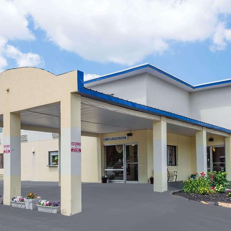 Days Inn By Wyndham Auburn/Finger Lakes Region Kültér fotó