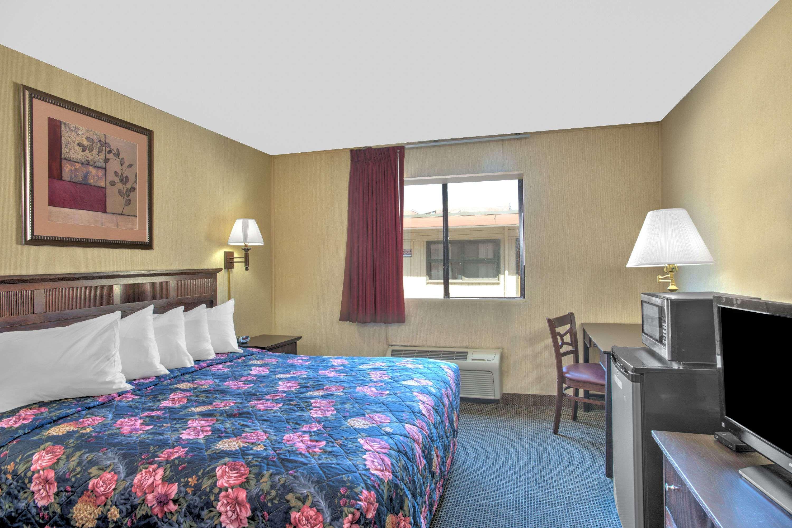Days Inn By Wyndham Auburn/Finger Lakes Region Kültér fotó